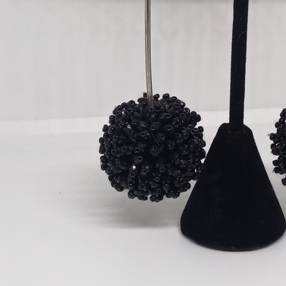 Women's black clip-on earrings - Picture 2 of 8